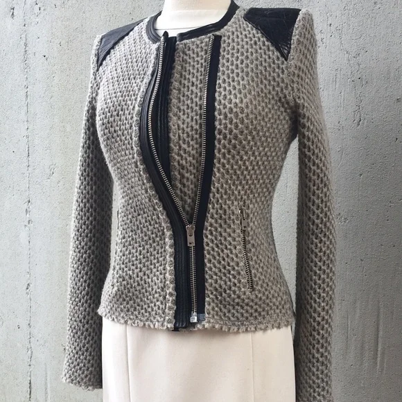 IRO - Picture 3 of 9